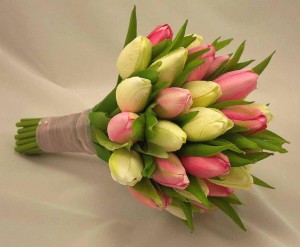 7 Give her a bouquet of her favorite flowers